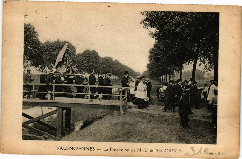 Carte postale ancienne Valenciennes - La procession de n. d du Saint-cordon à Valenciennes