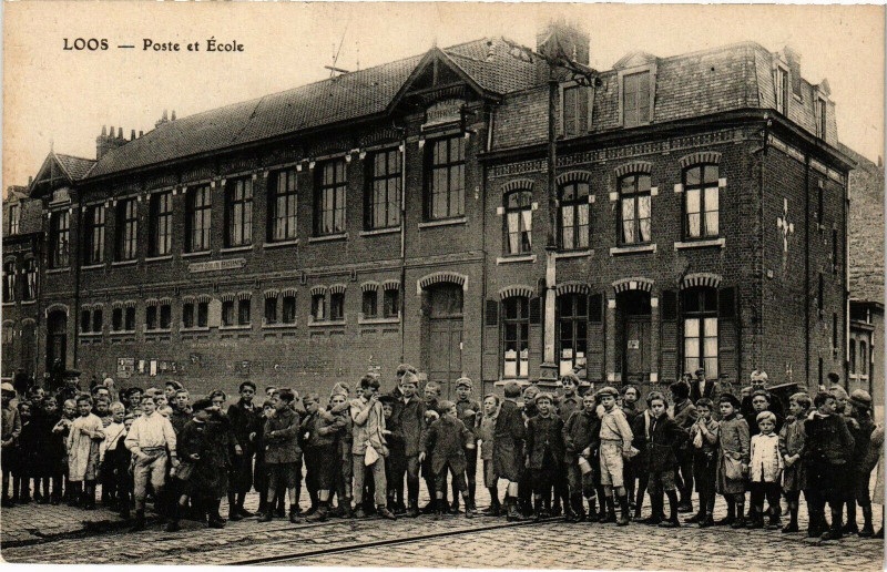 Carte postale ancienne Poste et Ecole à Loos