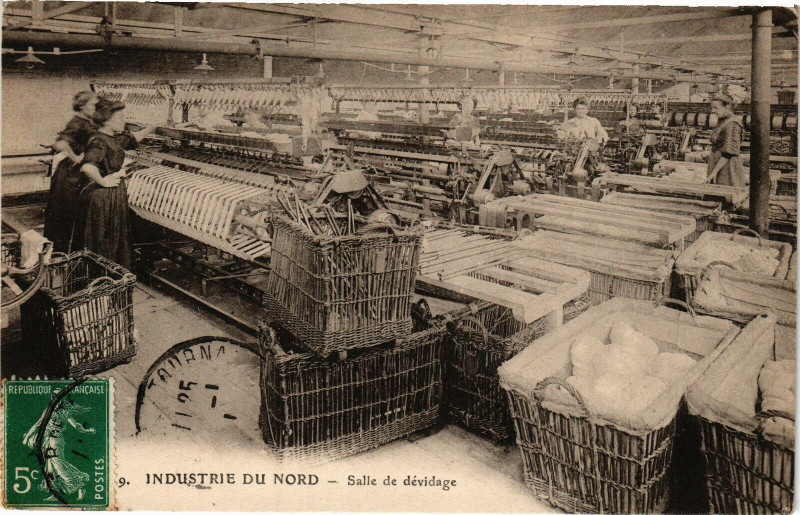 Carte postale ancienne Industrie Du Nord - Salle de devidage