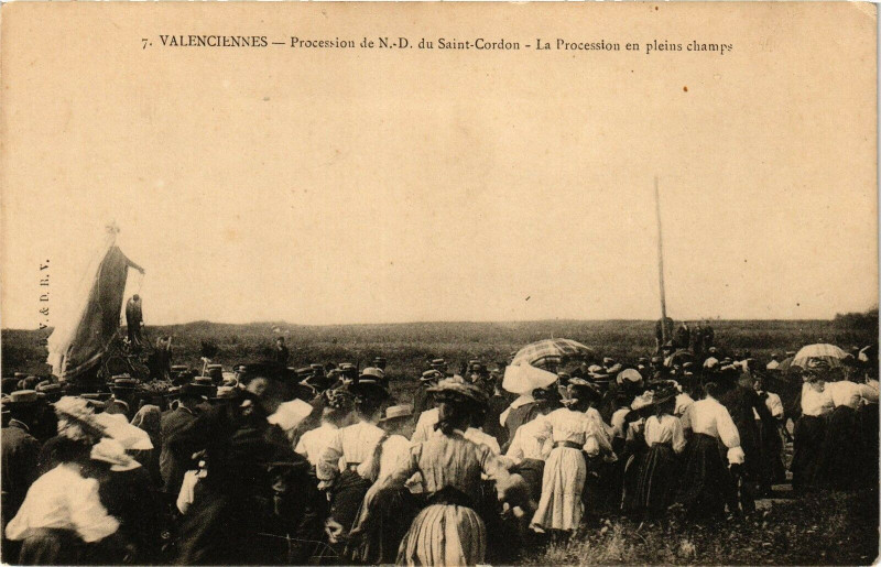 Carte postale ancienne Valenciennes - Procession de n. d du Saint-cordon à Valenciennes