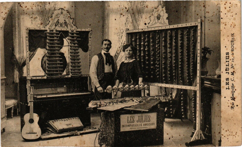Carte postale ancienne Les julius