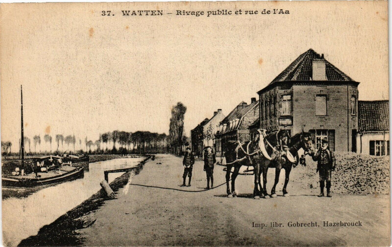 Carte postale ancienne Watten - Rivage public et rue de l'aa à Watten