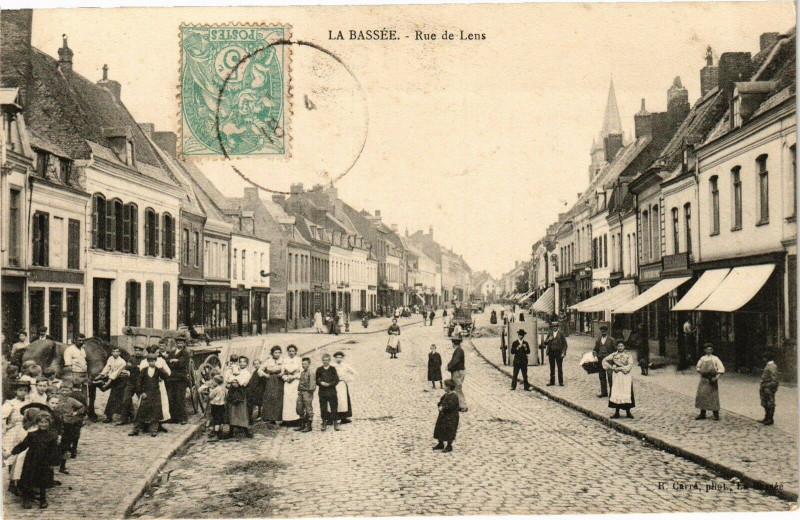 Carte postale ancienne La Basse - Rue de lens