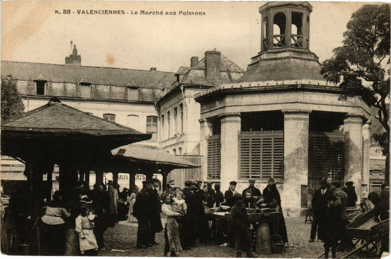 Carte postale ancienne Valenciennes - Le marche aux poissons à Valenciennes
