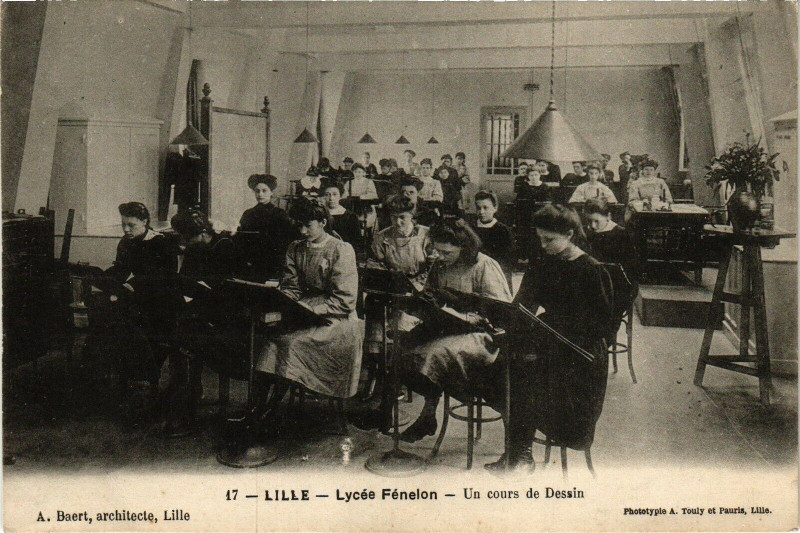 Carte postale ancienne Lille - Lycée Fenelon - Un cours de Dessin à Lille