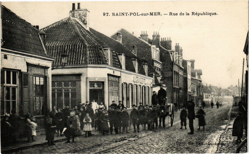 Carte postale ancienne Saint-Pol-sur-Mer - Rue de la republique