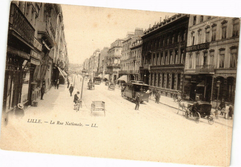 Carte postale ancienne Lille-La Rue Nationale à Lille