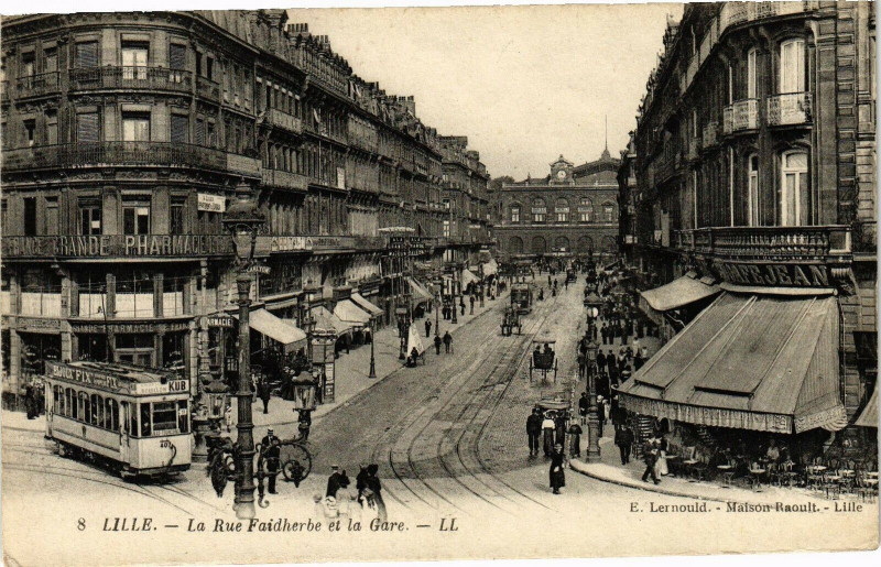 Carte postale ancienne Lille-La Rue Faidherbe et la Gare à Lille
