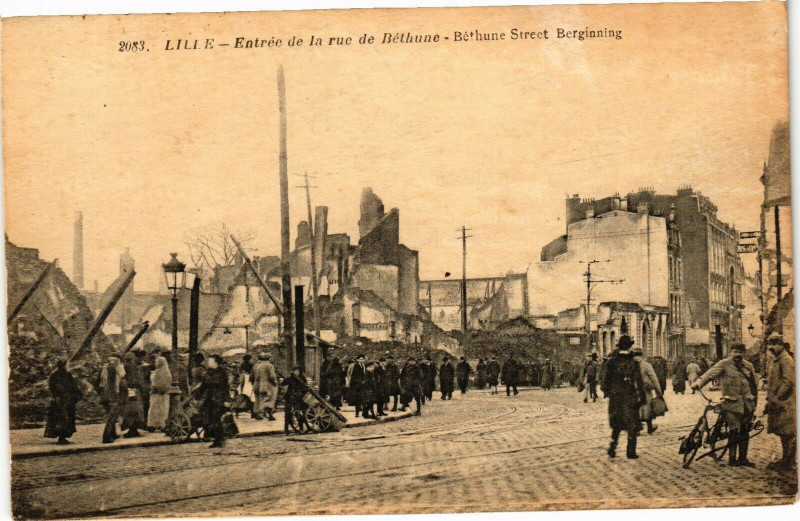 Carte postale ancienne Lille-Entrée de la rue de Bethune à Lille
