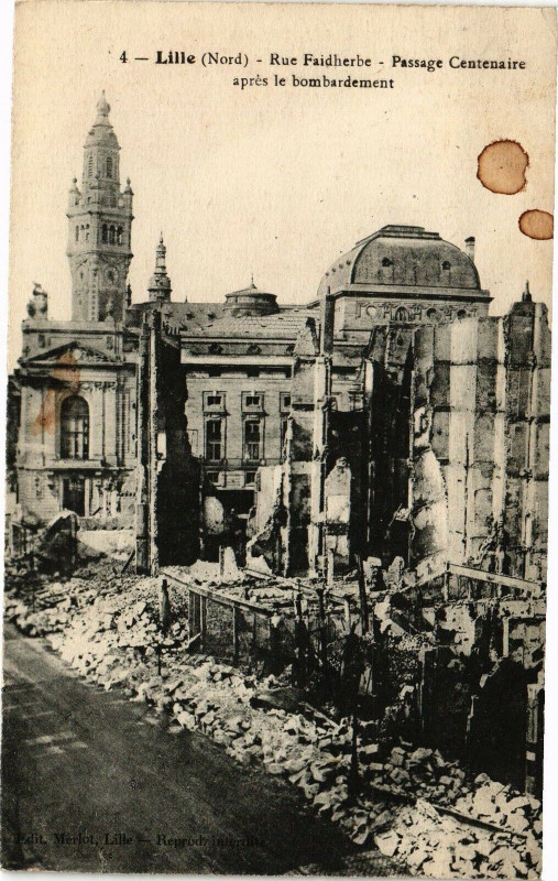 Carte postale ancienne Lille-Rue Faidherbe-Passage Centenaire apres le bombardement à Lille