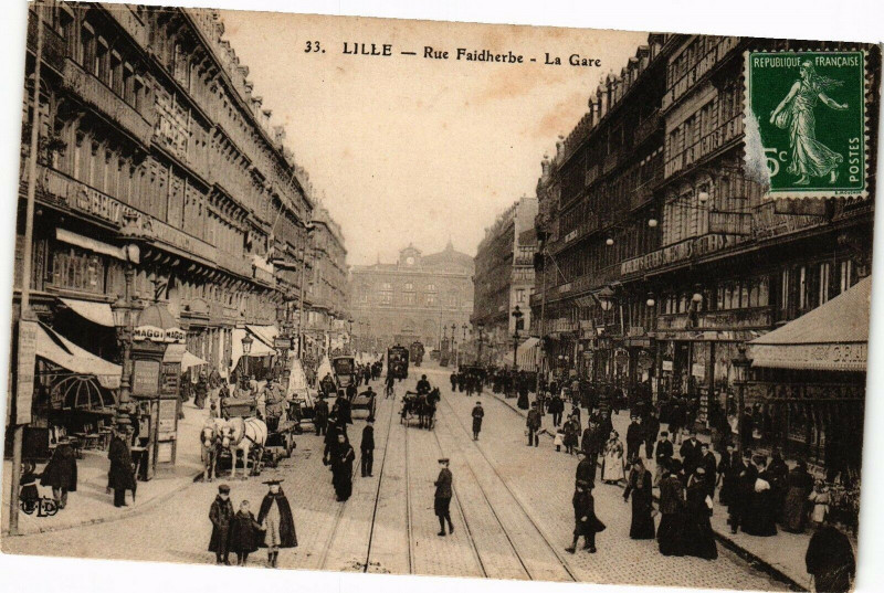 Carte postale ancienne Lille-Rue Faidherbe-La Gare à Lille