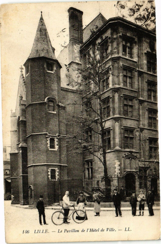 Carte postale ancienne Lille-Le Pavillon de l'Hotel de Ville à Lille