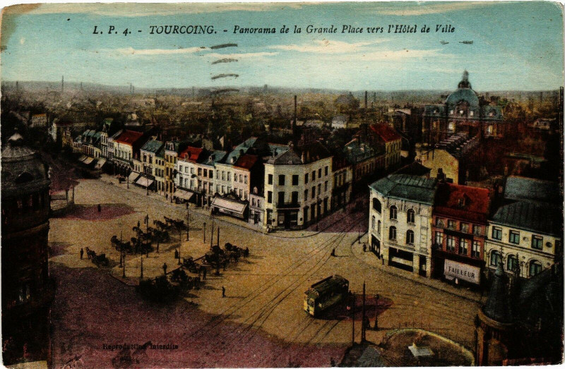 Carte postale ancienne Tourcoing-Panorama de la Grande Place vers l'Hotel de Ville à Tourcoing