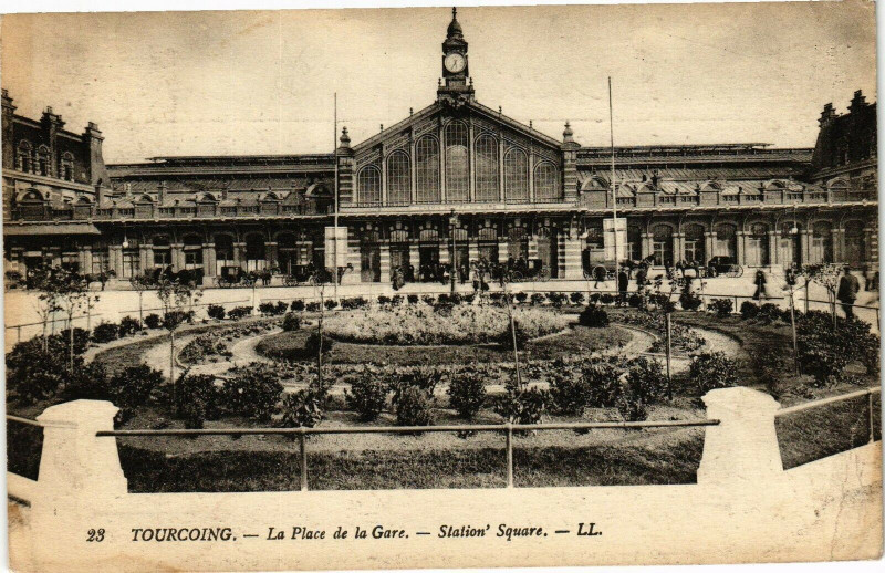 Carte postale ancienne Tourcoing-La Place de la Gare-Station Square à Tourcoing