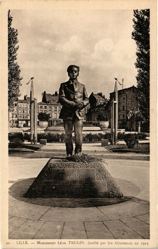Carte postale ancienne Lille-Monument Leon Trulin à Lille