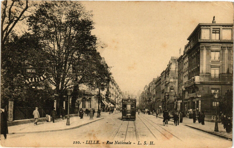Carte postale ancienne Lille-Rue Nationale à Lille