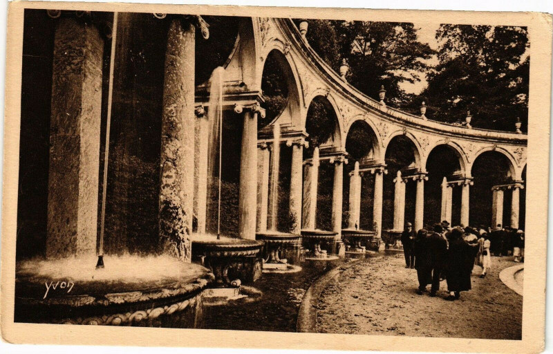 Carte postale ancienne Lille-Rue des Ponts de Comines à Comines