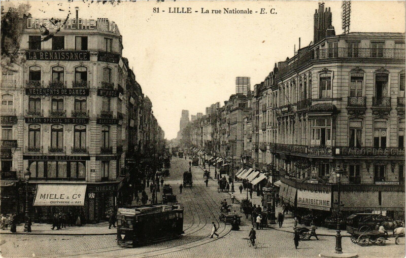 Carte postale ancienne Lille-La rue Nationale à Lille