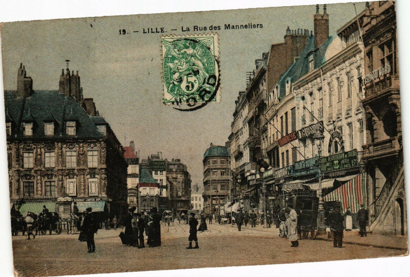 Carte postale ancienne Lille-La Rue des Manneliers à Lille