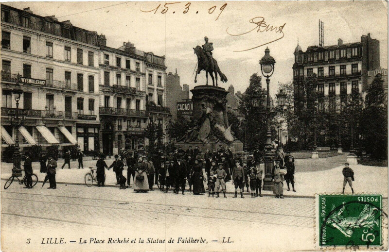 Carte postale ancienne Lille-La Place Richebe et la Statue de Faidherbe à Lille