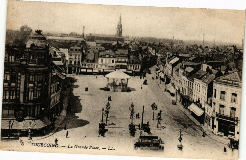 Carte postale ancienne Lille-La Grande Place à Lille