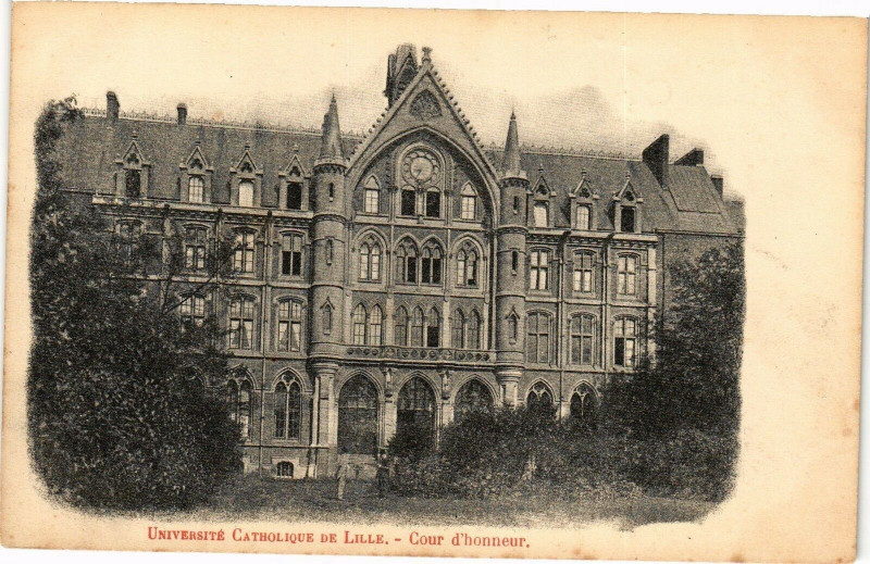 Carte postale ancienne Universite catholique de Lille - Cour d'Honneur à Lille