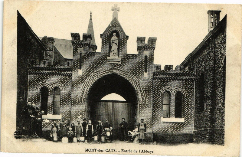 Carte postale ancienne Mont-des-Cats - ENTRée de L'Abbaye
