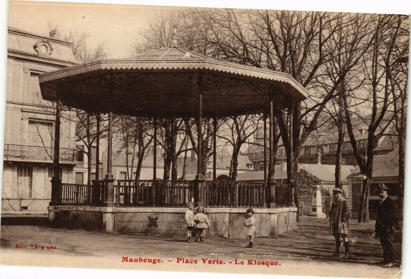 Carte postale ancienne Maubeuge. - Place verte - Le kiosque à Maubeuge
