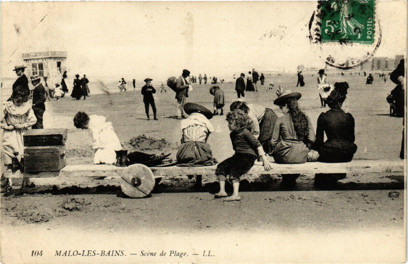 Carte postale ancienne Malo-les-Bains - Scene de Plage