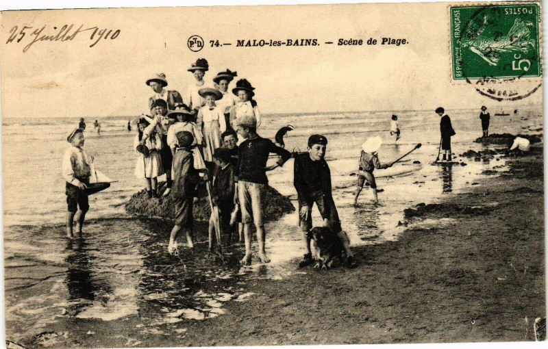 Carte postale ancienne Malo-les-Bains - Scene de Plage