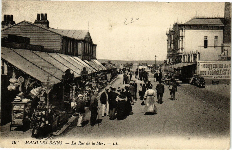 Carte postale ancienne Malo-les-Bains - La rue de la mer