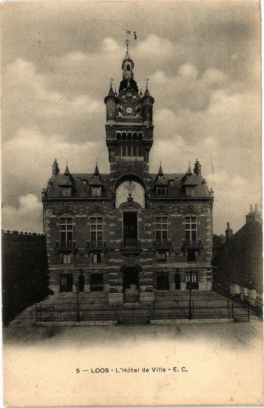 Carte postale ancienne L'Hôtel de Ville à Loos
