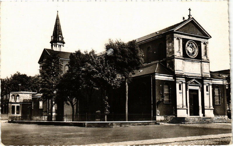 Carte postale ancienne L'Eglise Notre-Dame de Grâce à Loos