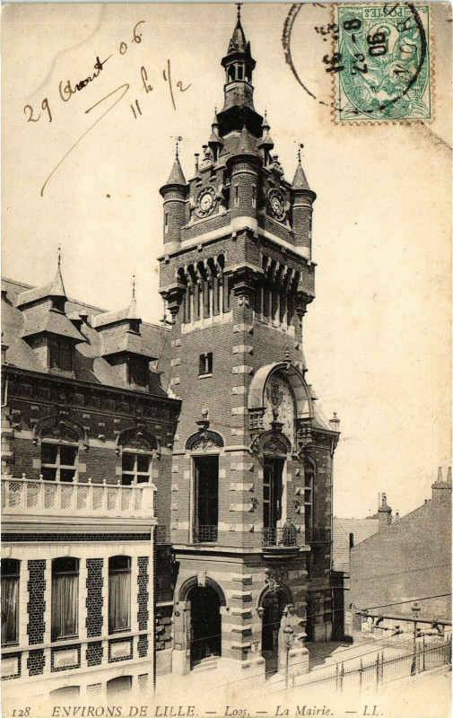 Carte postale ancienne La Mairie à Loos