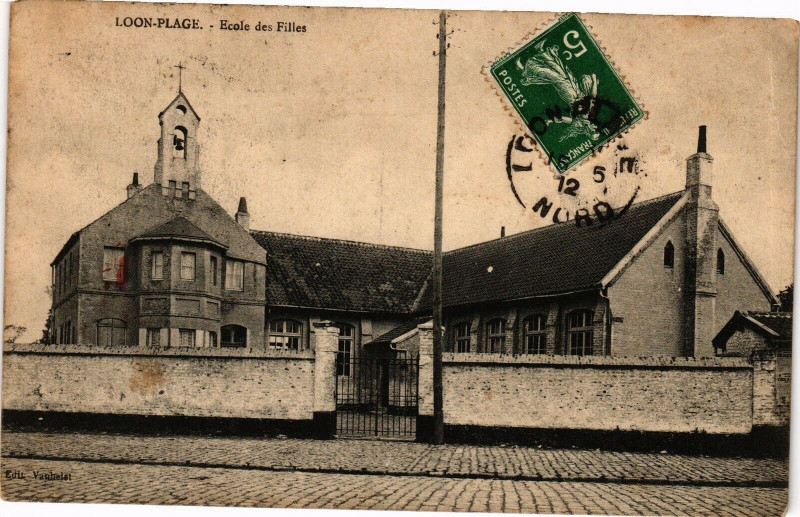 Carte postale ancienne Loon - Plage - Ecole des filles à Loon-Plage