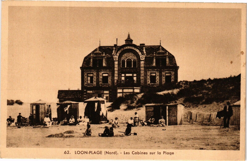 Carte postale ancienne Loon - Plage - Les cabines sur la Plage à Loon-Plage
