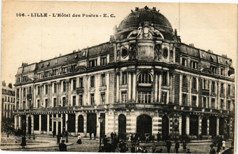 Carte postale ancienne Lille-L'Hotel des Postes à Lille