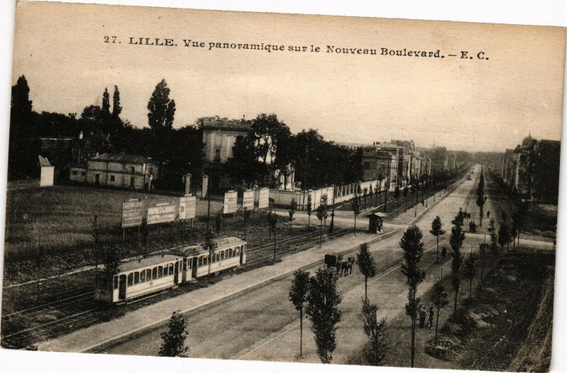 Carte postale ancienne Lille - Vue panoramique sur le Nouveau à Lille