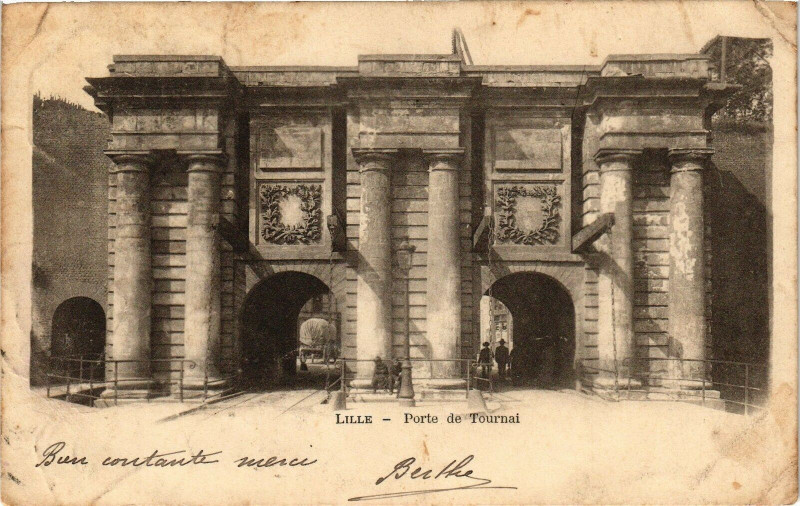 Carte postale ancienne Lille - Porte de Tournal à Lille