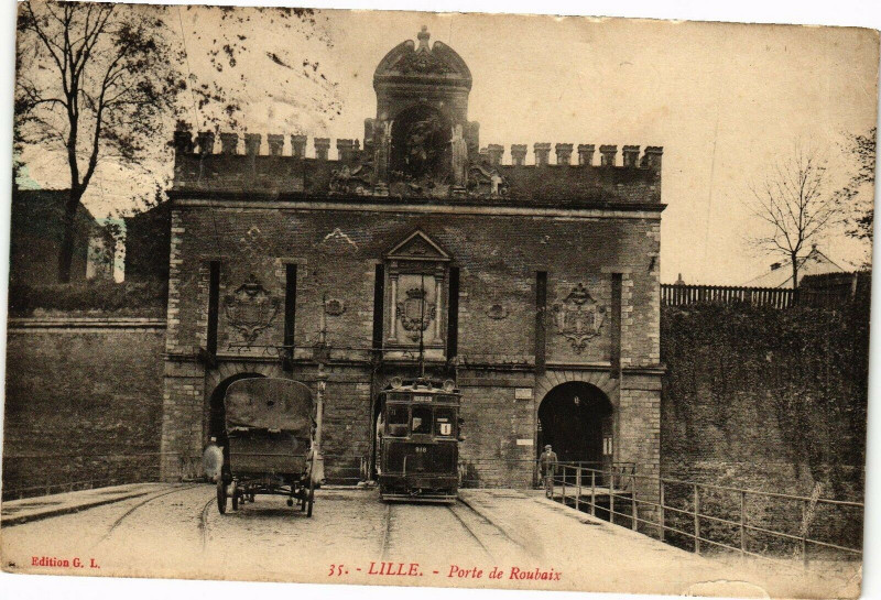 Carte postale ancienne Lille - Porte de Roubaix à Lille