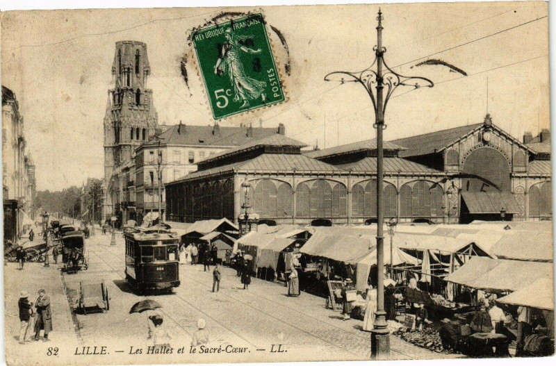 Carte postale ancienne Lille - Les Halles et le Sacre-Coeur à Lille