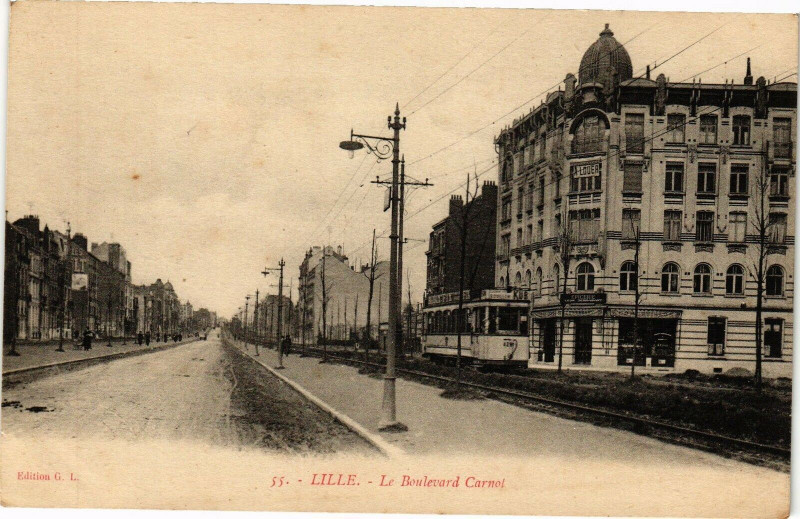 Carte postale ancienne Lille - Le Boulevard Carnot à Lille