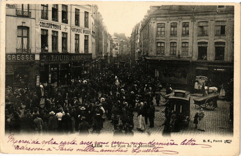 Carte postale ancienne Lille - La Rue de la Monnaie à Lille