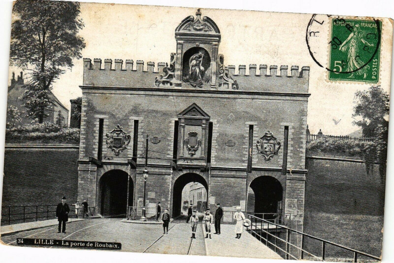 Carte postale ancienne Lille - La porte de Roubaix à Lille