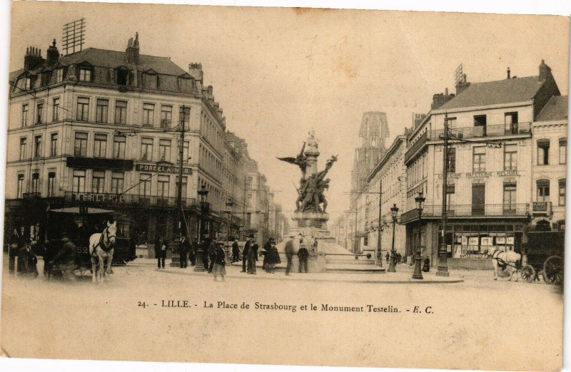 Carte postale ancienne Lille - La Place de Strasbourg et le Monument Testelin à Lille