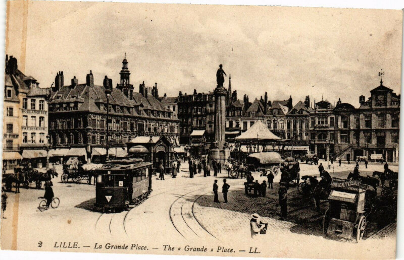 Carte postale ancienne Lille - La Grande Place - The Grande Place à Lille