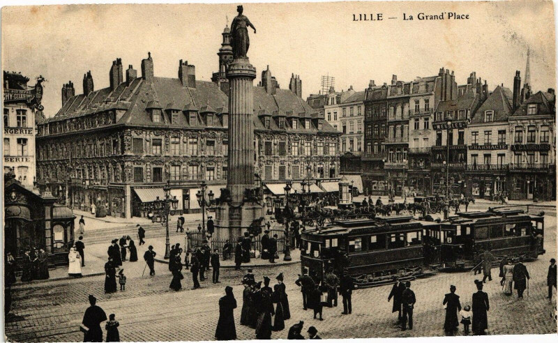 Carte postale ancienne Lille - La Grand Place à Lille