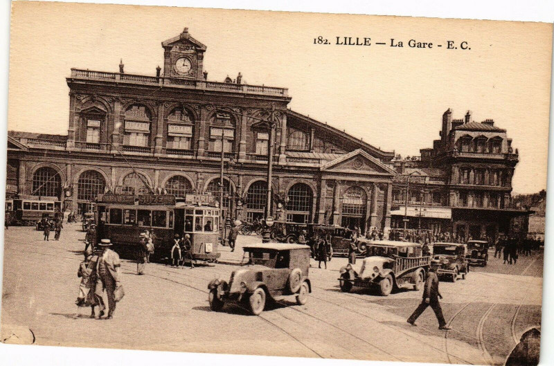Carte postale ancienne Lille - La Gare à Lille