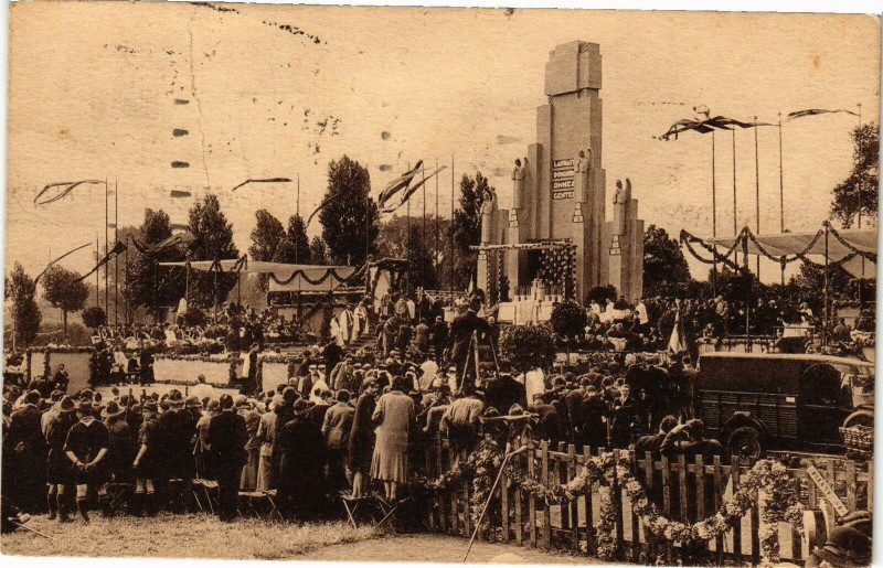 Carte postale ancienne L'Autel monumental pendant la messe