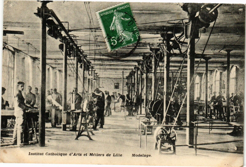 Carte postale ancienne Inst. Cath. d'Arts et Metiers de Lille - Modelage à Lille
